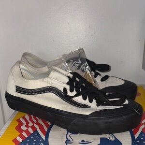 Vans Black and White Sneakers size 7 Men/ 8.5 Women